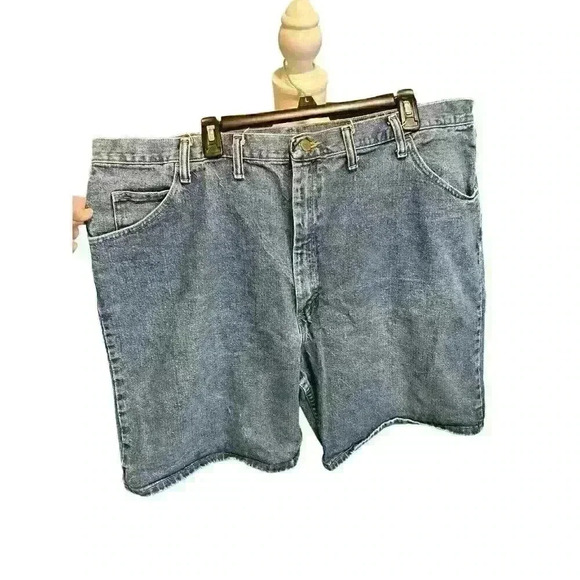 3 Pairs of Men's Size 46 Shorts Lee & Wrangler Utility, Relaxed Fit - Picture 2 of 5